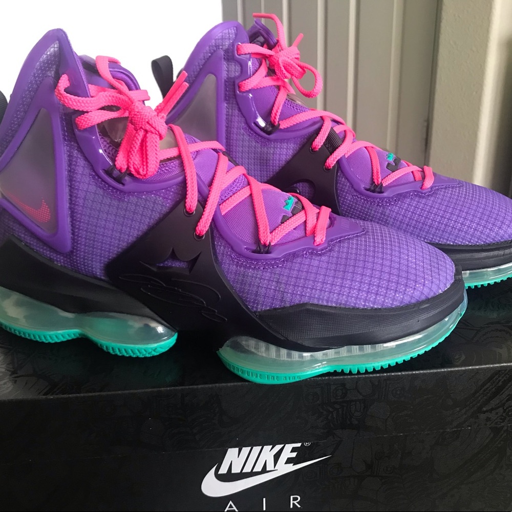 Nike Lebron’s XIX.